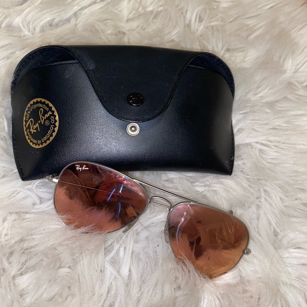 Ray-Bans aviators